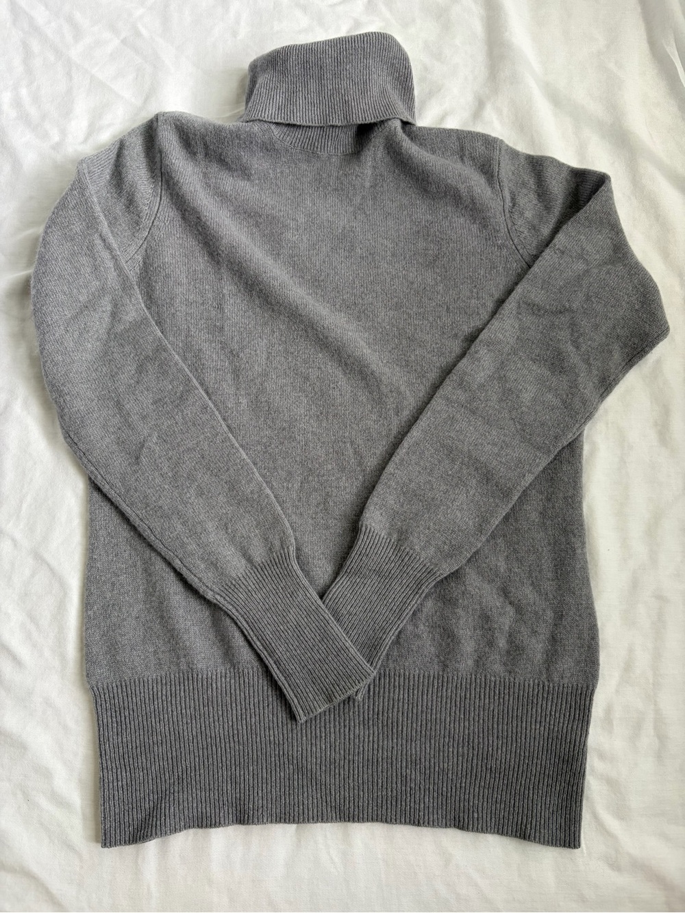 Neiman Marcus Cashmere Gray Turtleneck Sweater Size Small 100% Cashmere